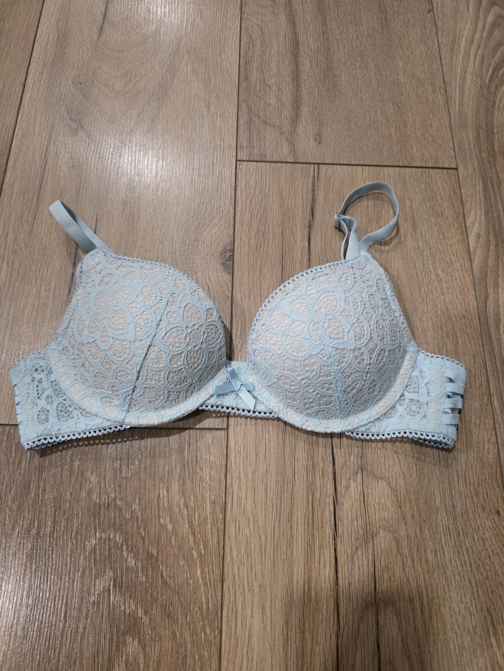 Victoria's Secret 32A Light Blue Lace Underwire Bra